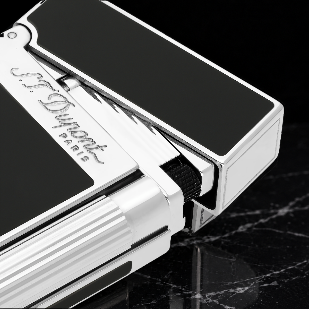 Close-up of the S.T. Dupont Ligne 2 hinge and fluted palladium roller with the cap open