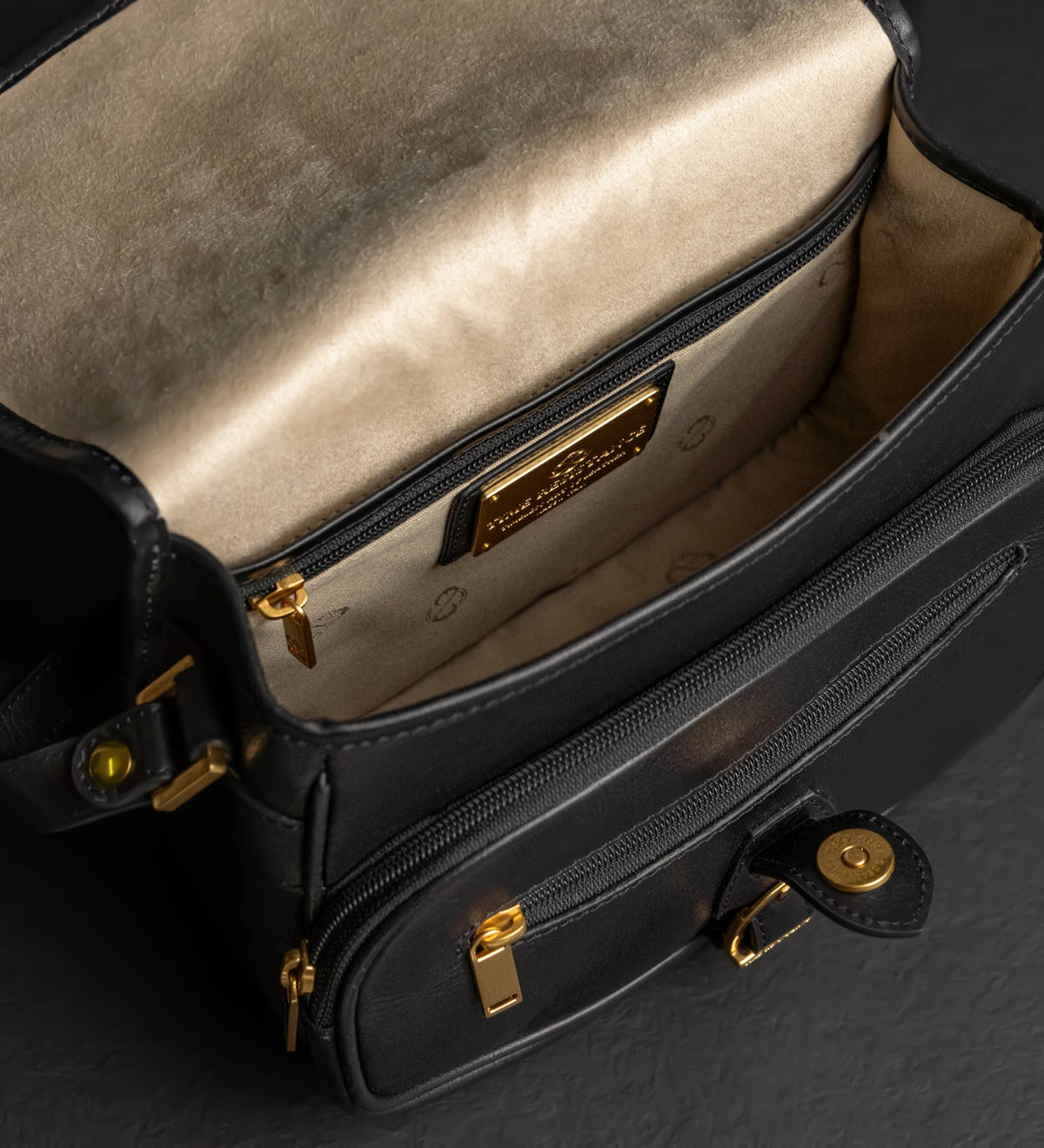 Women in Love black leather saddle bag in Italian Vachetta (Time Resistance) — view 2
