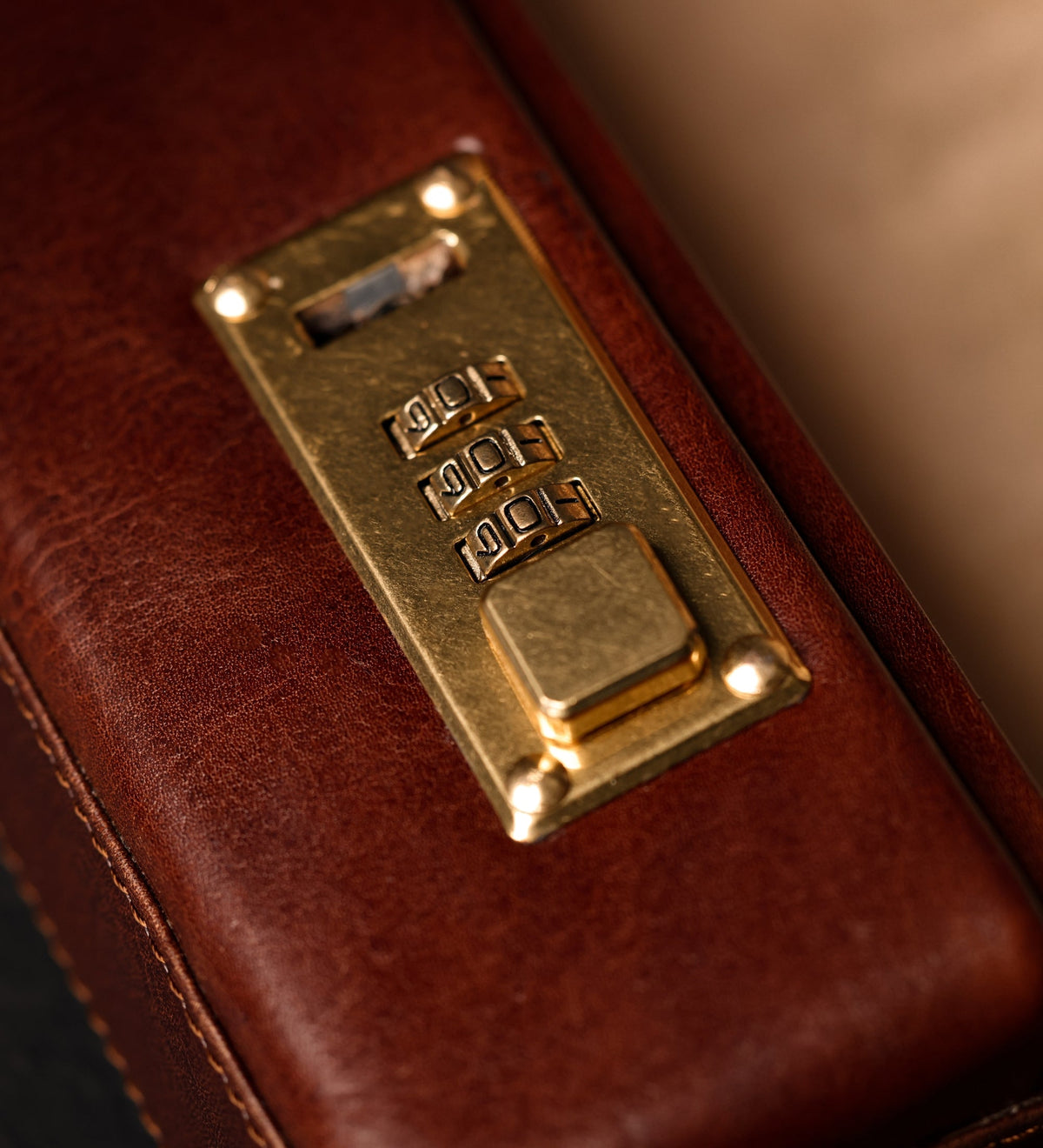 Combination dials on the Vendetta brown leather attaché case lock, close-up