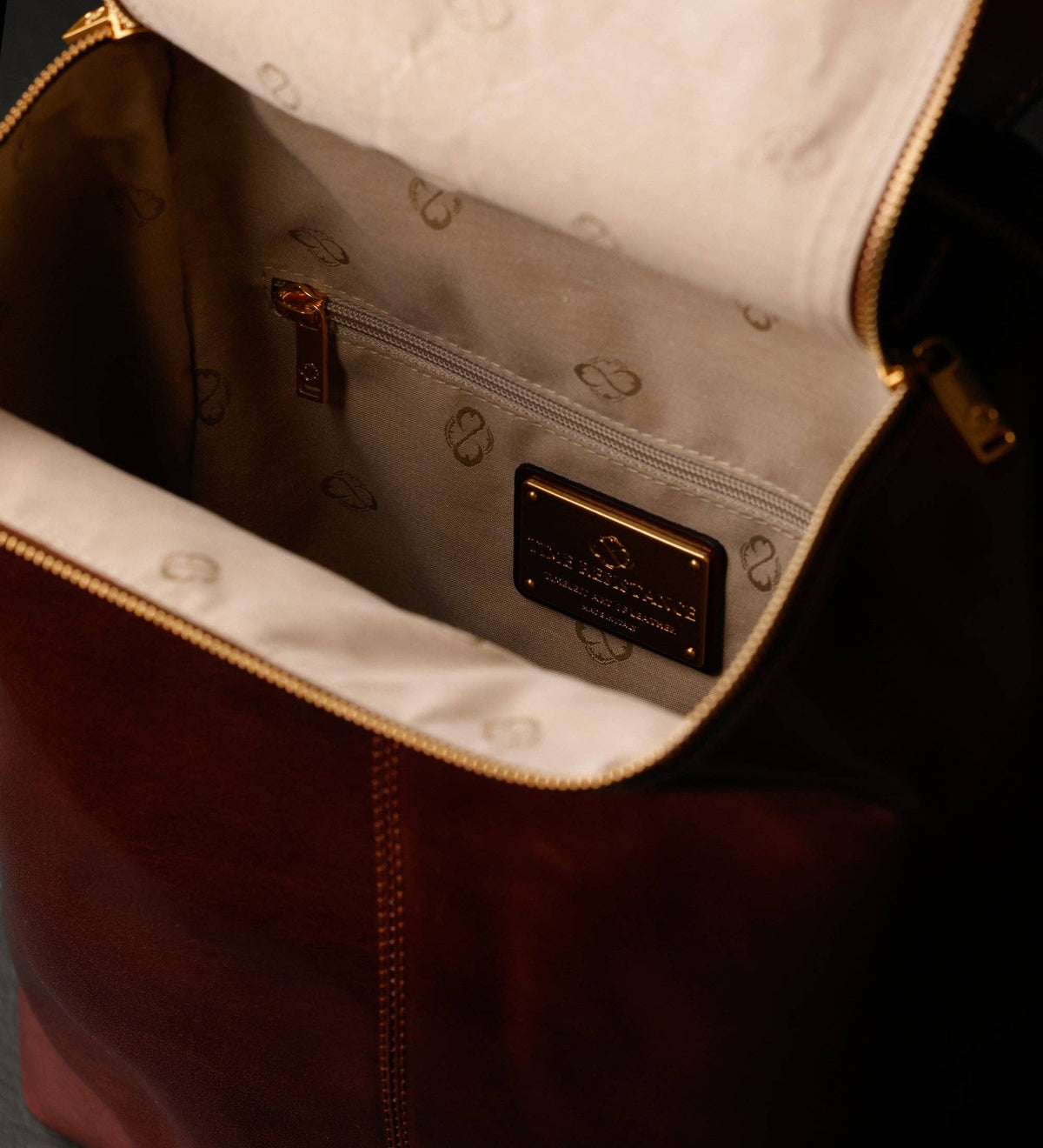 A Bend in the River brown women's leather backpack in Italian Vachetta (Time Resistance) — view 4