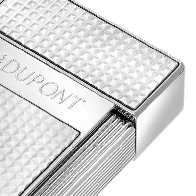 Close-up of the S.T. Dupont Biggy Diamond Head guilloché, engraved signature band and fluted chrome roller