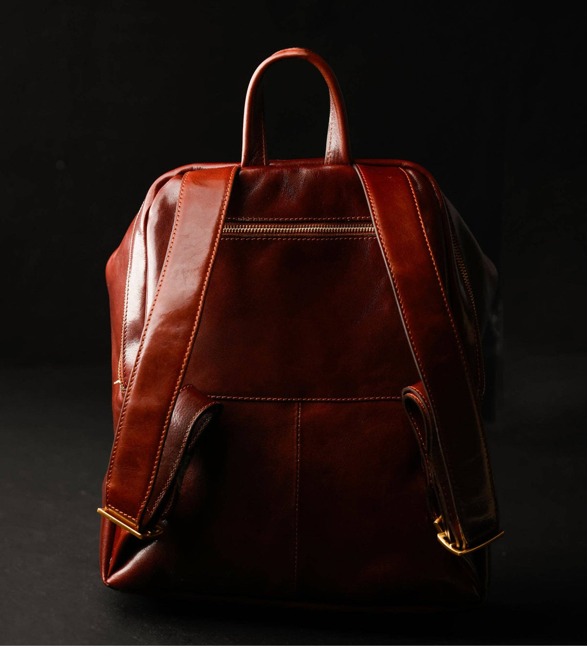 A Bend in the River brown women's leather backpack in Italian Vachetta (Time Resistance) — view 2