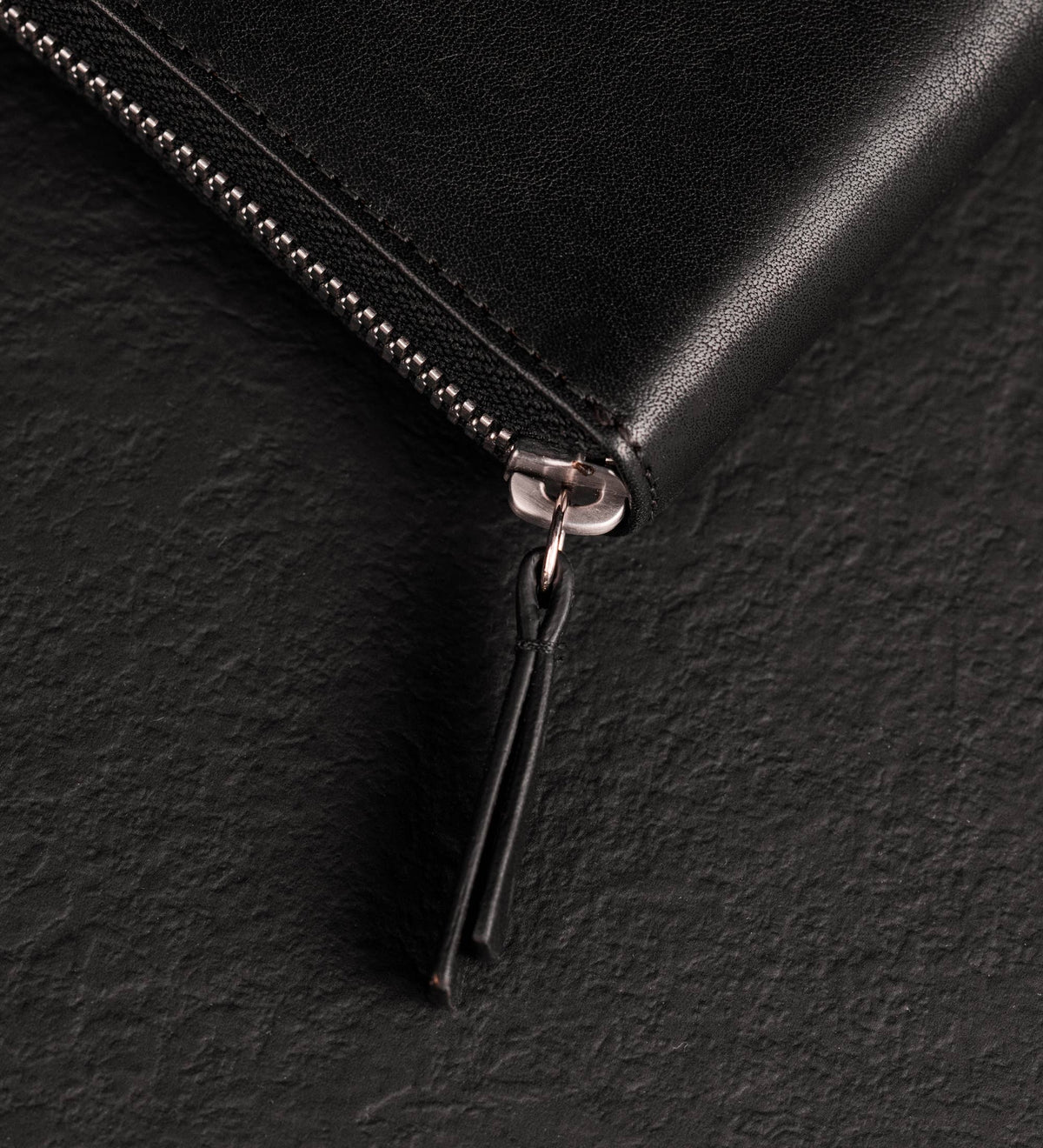 Excellent Women black leather continental zip-around wallet in Italian Vachetta (Time Resistance) — view 7
