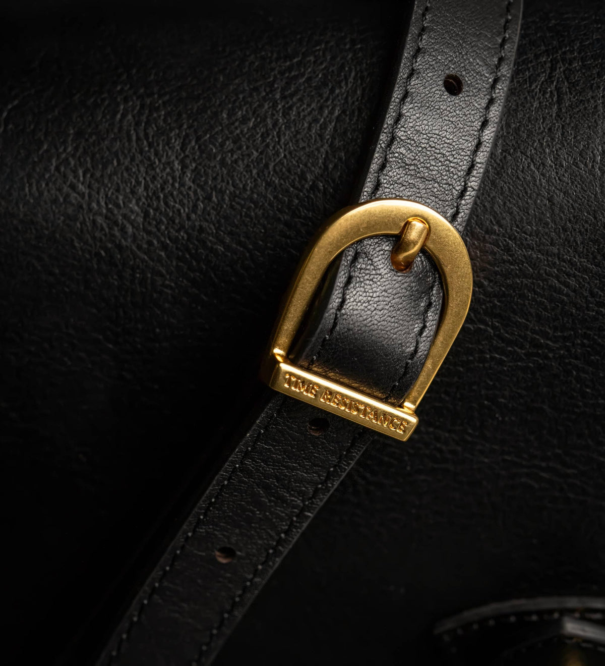 Women in Love black leather saddle bag in Italian Vachetta (Time Resistance) — view 7