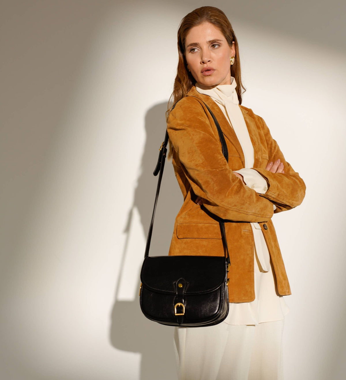 Women in Love black leather saddle bag in Italian Vachetta (Time Resistance) — view 10