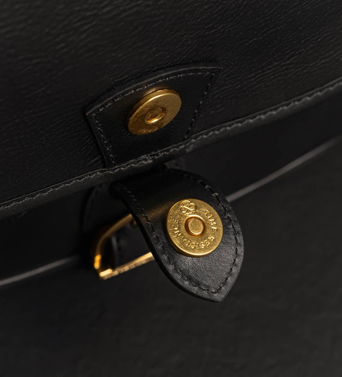 Women in Love black leather saddle bag in Italian Vachetta (Time Resistance) — view 9