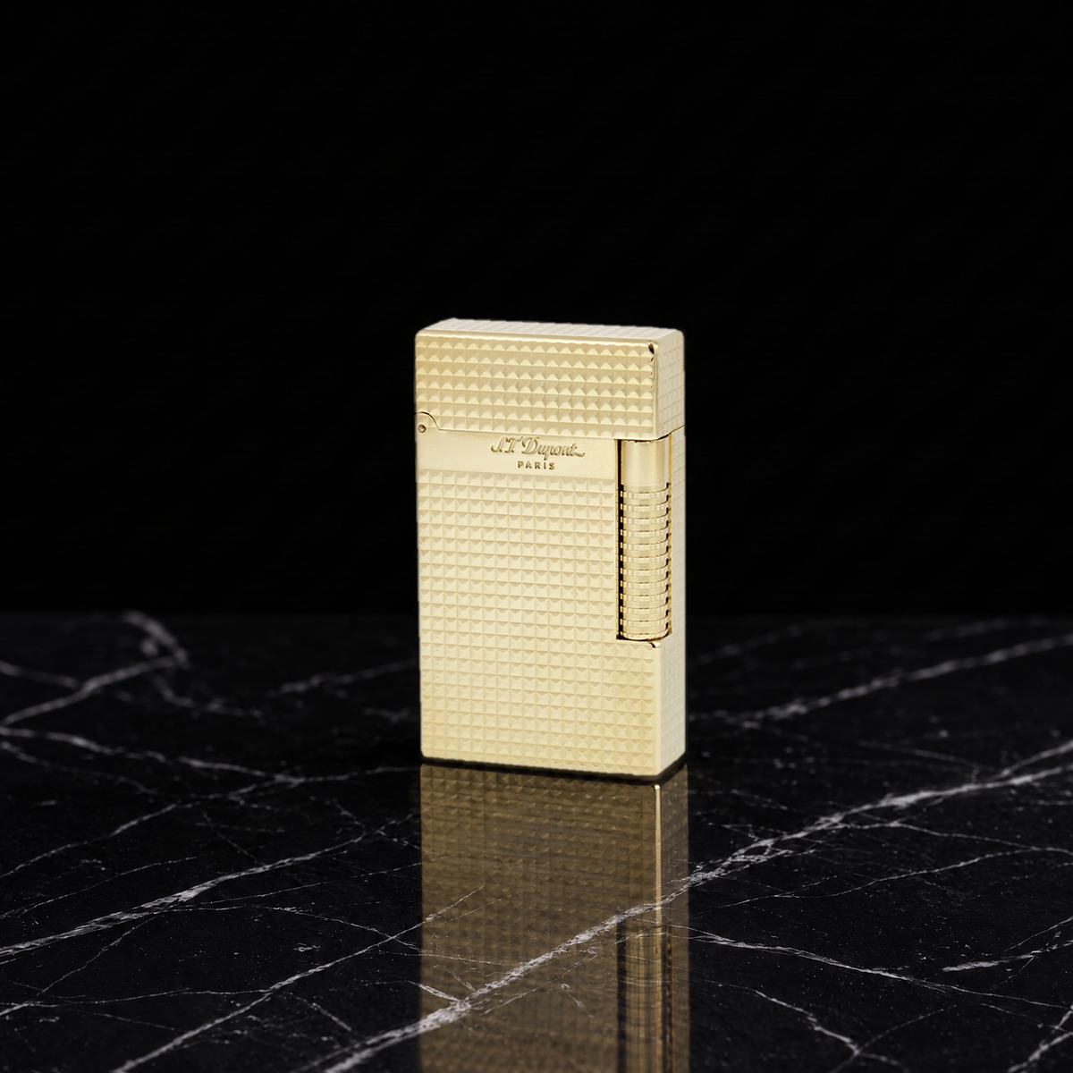 S.T. Dupont Le Grand dual-flame lighter in yellow gold with Diamond Head guilloché, three-quarter view, cap closed