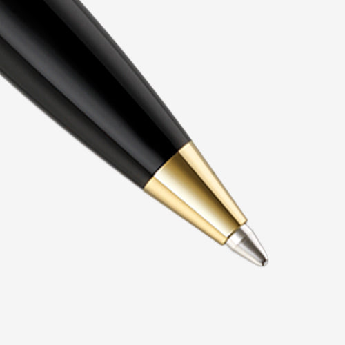 Close-up of the Pelikan Souverän K800 ballpoint tip and gold-plated trim