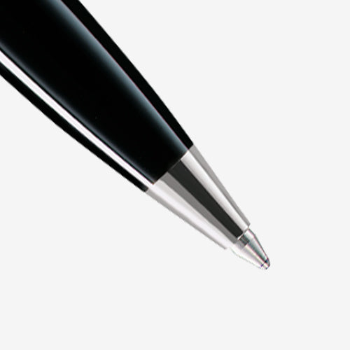 Close-up of the Pelikan Souverän K805 Stresemann ballpoint tip and palladium-plated trim