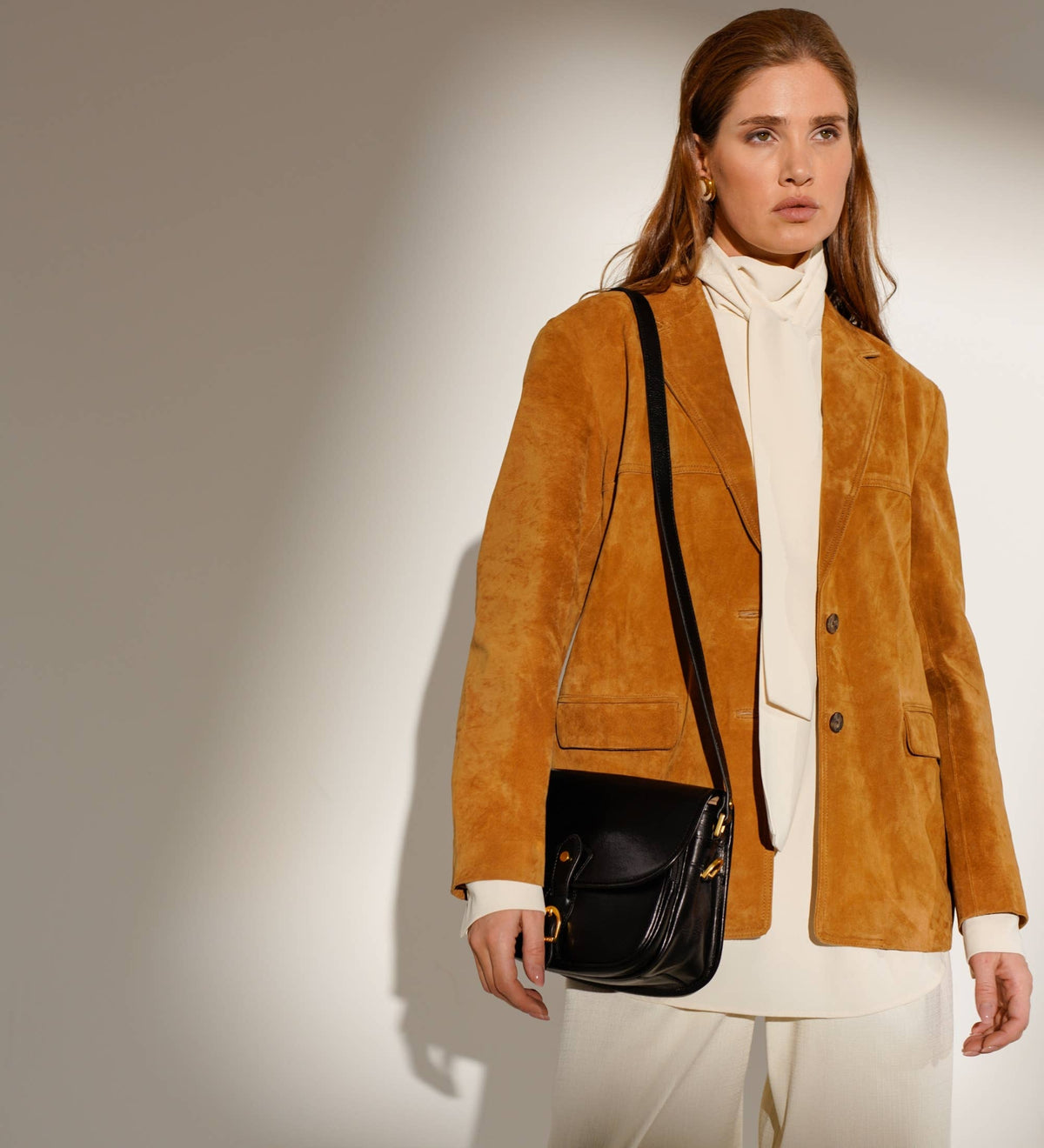 Women in Love black leather saddle bag in Italian Vachetta (Time Resistance) — view 11
