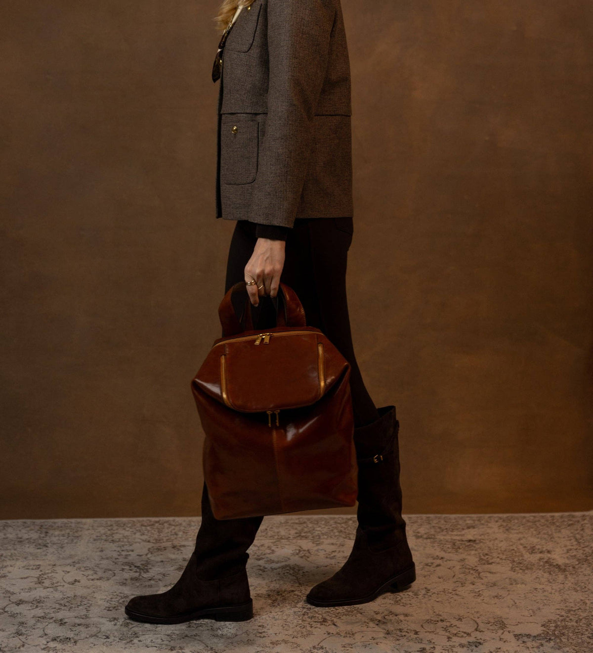 A Bend in the River brown women's leather backpack in Italian Vachetta (Time Resistance)