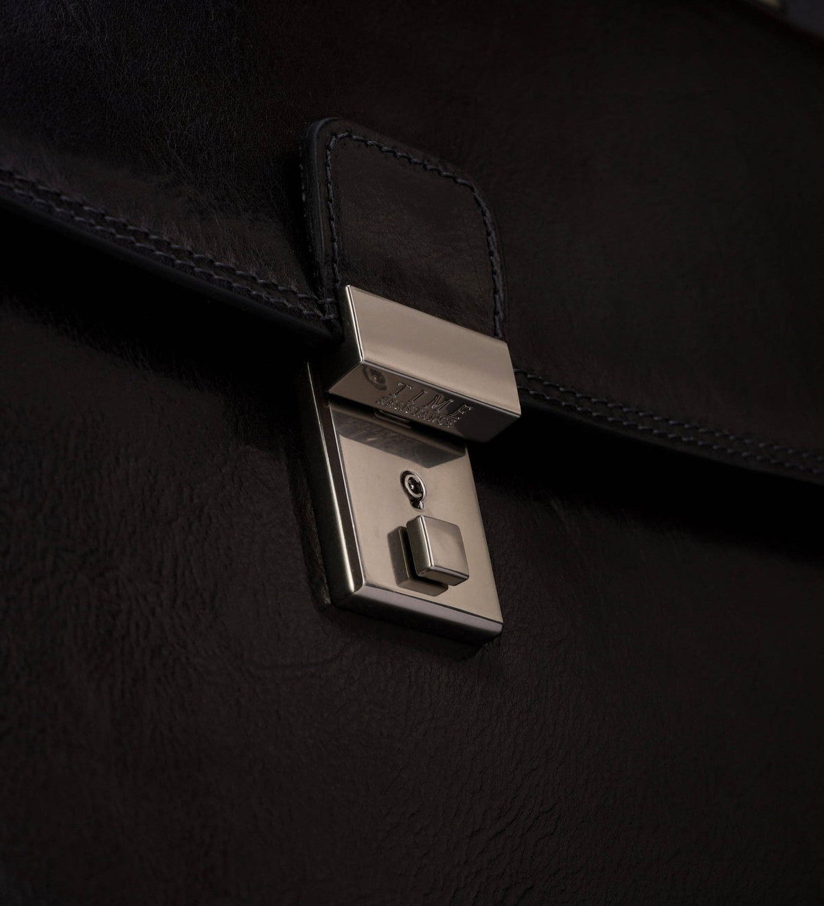 The Sound of the Mountain black leather briefcase in Italian Vachetta (Time Resistance) — view 4