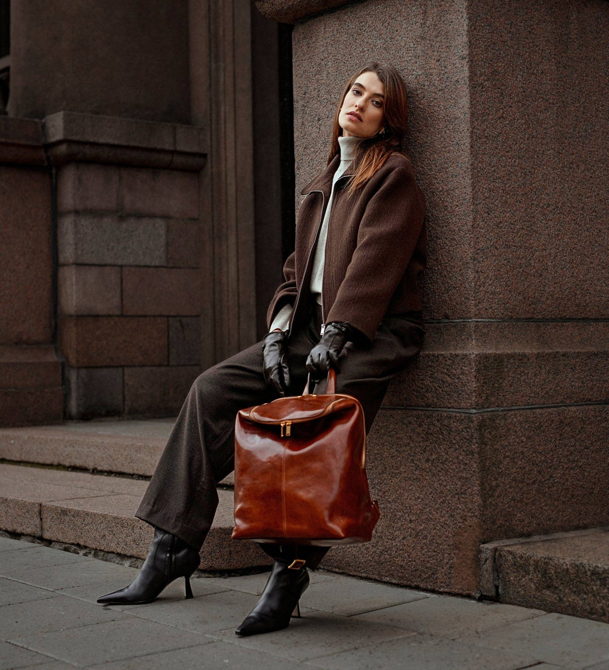 A Bend in the River brown women's leather backpack in Italian Vachetta (Time Resistance) — view 12
