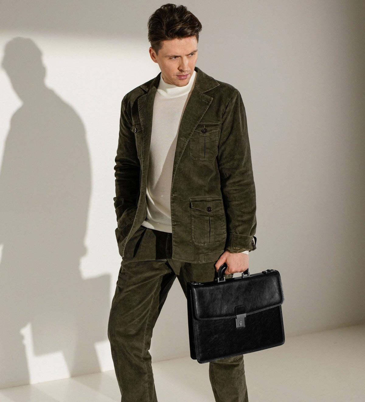 The Sound of the Mountain black leather briefcase in Italian Vachetta (Time Resistance)