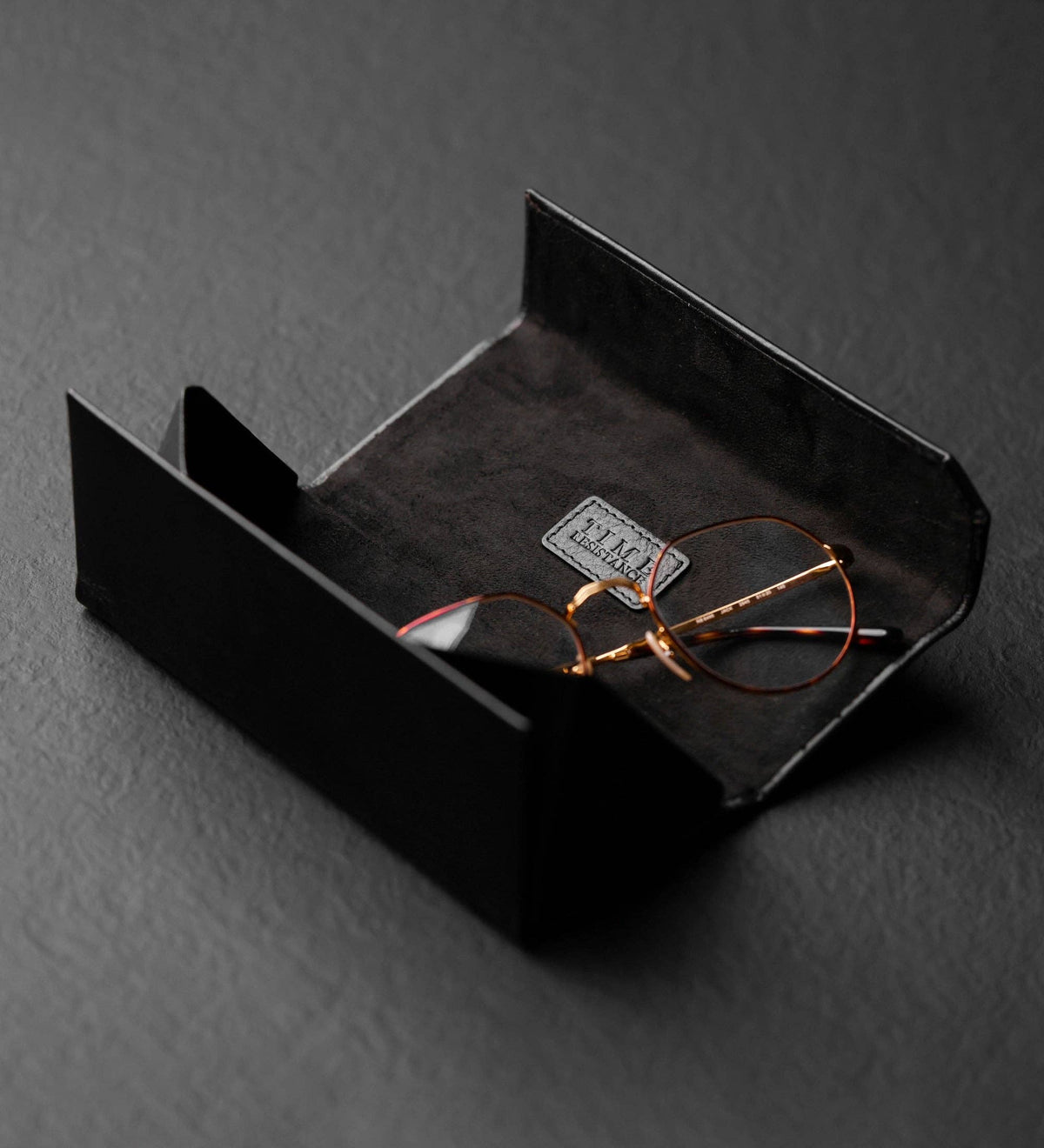 The Riddle of the Sands black leather glasses case in Italian Vachetta (Time Resistance) — view 5