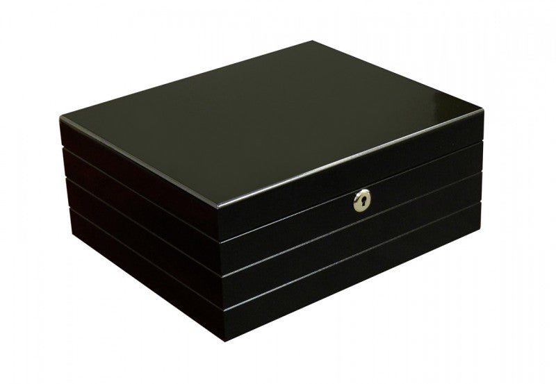 The Onyx humidor closed, black lacquer, front view
