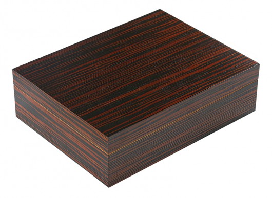 Vizcaya desktop humidor in ebony finish, lid closed